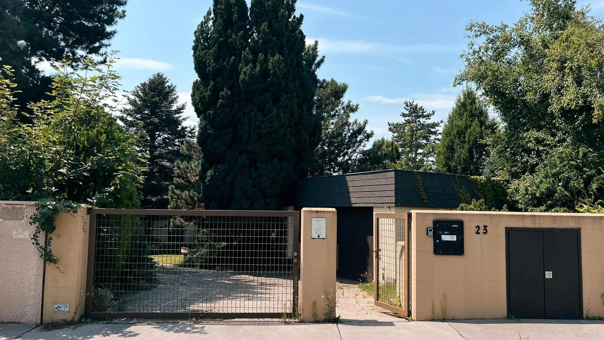 Big Quiet Villa With Garden And Pool Vienna 0*,  Austria